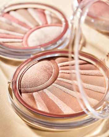 Puder 3in1 Kissed By The Light 02 Sun Kissed essence