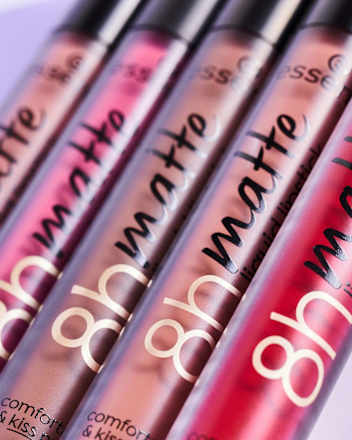 Lippenstift 8H Matte Liquid 04 Rosy Nude essence