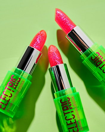 Lippenstift Electric Glow Colour Changing essence