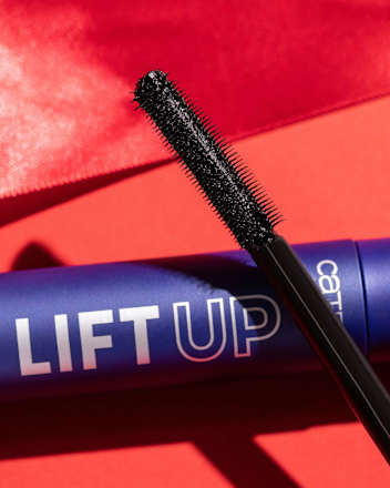 Lift Up Volume & Lift vodootporna maskara – 010 Deep Black CATRICE