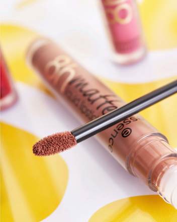 Lippenstift Liquid 8h Matte 03 Soft Beige essence