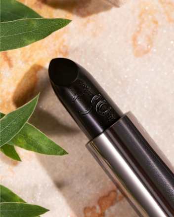 Balzam na pery Dark Ruby Glow - 010 CATRICE