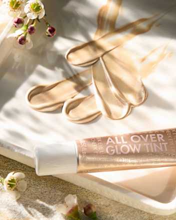 Highlighter All Over Glow Tint 010 Beaming Diamond CATRICE