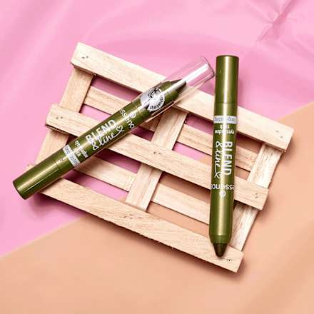 Lidschattenstift Blend & Line 03 Feeling Leafy essence