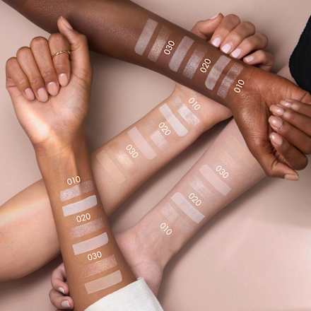 Rozjasňujúca ceruzka Hero Duo - 030 Moonlight CATRICE