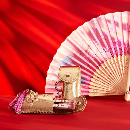 Lippenstift-Etui Love, Luck & Dragons 01 Daily Dose Of Dragon Luck essence