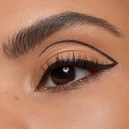 pero na oční linky extra long-lasting 010 Blackest Black essence