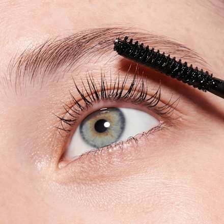 Stylingový gél na mihalnice Curl Freeze - 010 Milky Black Tint CATRICE