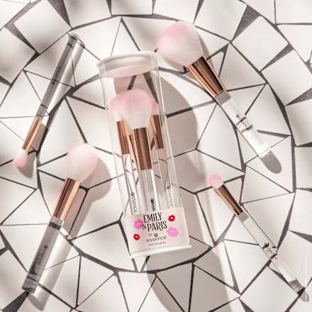 Комплект мини четки за грим Emily In Paris  essence