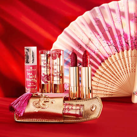 Lippenstift-Etui Love, Luck & Dragons 01 Daily Dose Of Dragon Luck essence