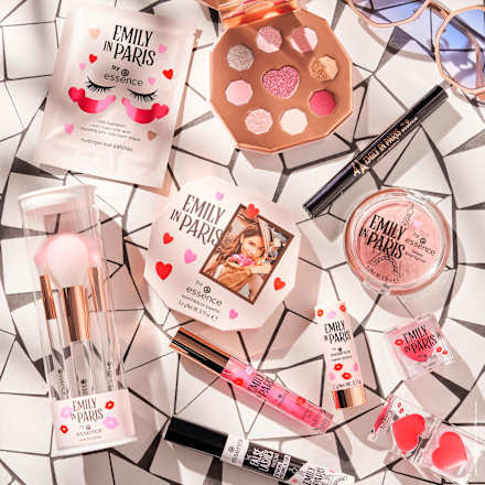 Pinselset Emily In Paris by essence mini 01 EverythingsComingUpRoses! essence