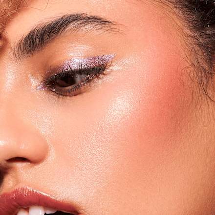 Blush Affair Liquid 050 Plum-Tastic CATRICE