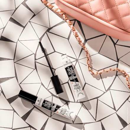 Mascara Emily in Paris by essence 01 Get It, Girl! essence