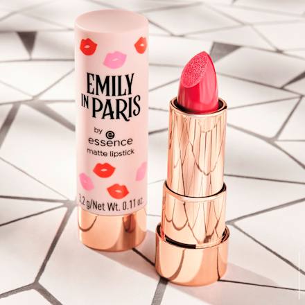 Lippenstift Emily In Paris by essence 01 Merci, Chérie! essence
