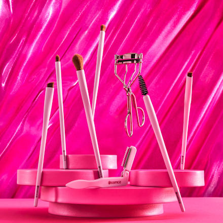 Pripomoček za vihanje trepalnic 01 All The Way Up  essence