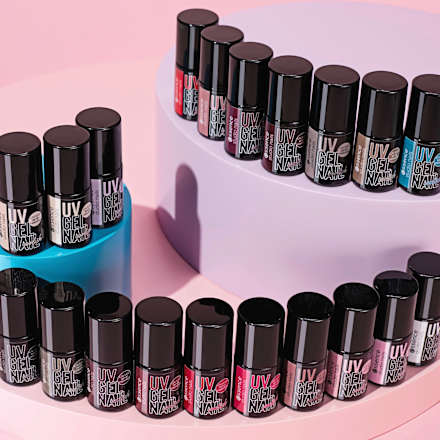 Lak za nokte UV Gel Nail – 10 baby, comeBLACK! essence