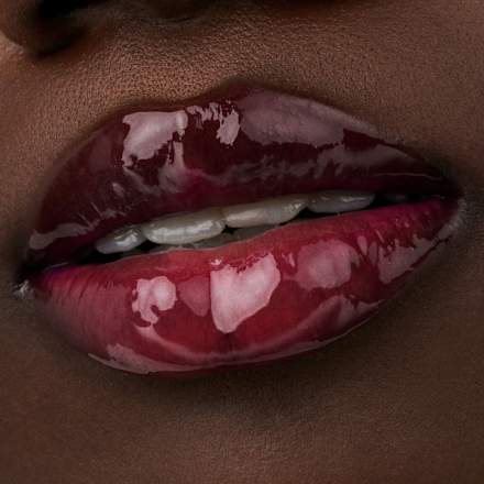 Glossin' Glow Tinted ulje za usne – 020 Drama Mama CATRICE