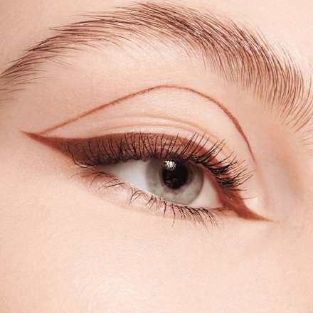 Stay & Play gel tuš za oči – 02 Brown essence