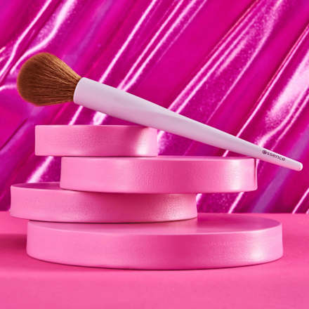 Rouge & Highlighter Pinsel essence