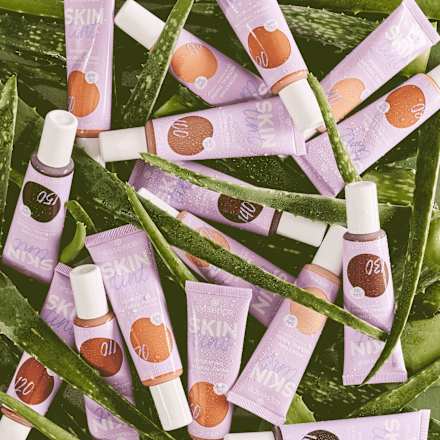 Foundation Skin Tint Hydrating Natural Finish LSF 30, 130 essence