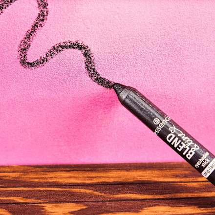 Lidschattenstift Blend & Line 05 Diamonds In The Sky essence