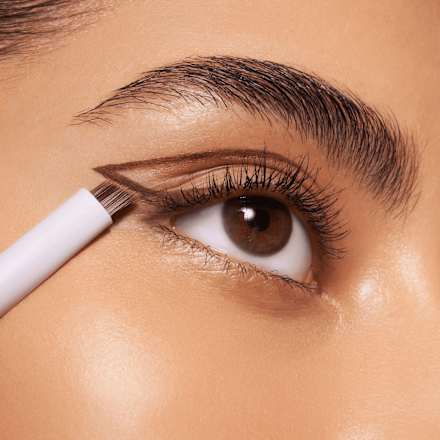 Pensulă eyeliner 01 Just wing it essence