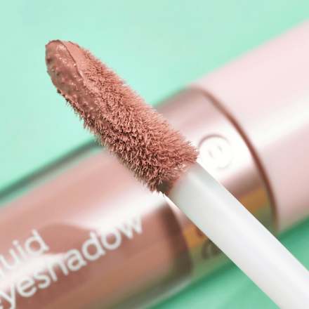 Lidschatten Liquid Matte 01 Bare Bliss essence