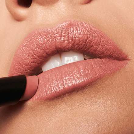 the slim Stick ruž za usne – 102 Over The Nude essence