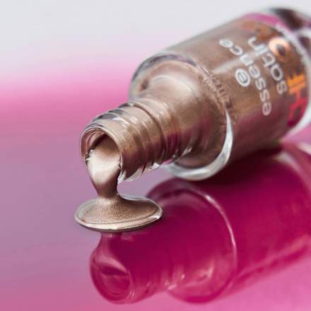 Nagellack satin Chrome 01 essence