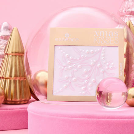 Gesichtsperlen Xmas Kisses 01 Mistletoe Kiss, Don’t Want To Miss! essence