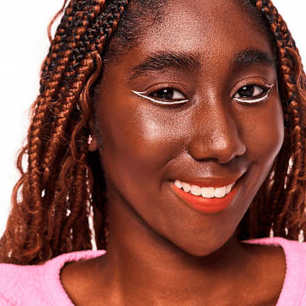 tekuté oční linky metalické COLOUR it! 02 White essence