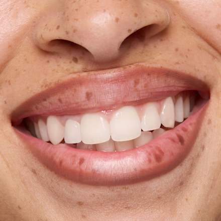 Črtalo za ustnice 8h Matte, 16 Run, Don't Walk! essence