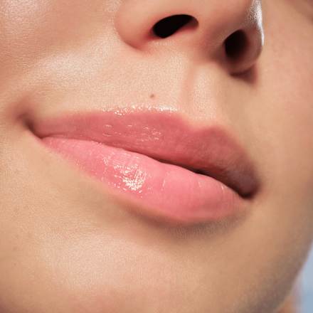 Disney UP glossy balzam za usne 02 essence