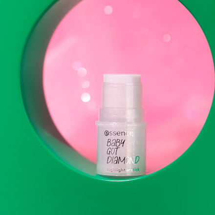 Baby Got Diamond highlighter u stiku essence