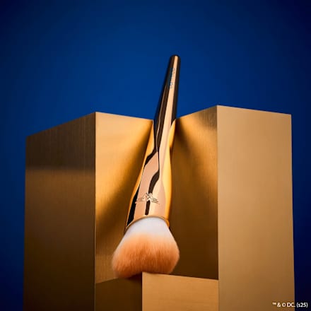 Blush Pinsel Wonder Woman CATRICE