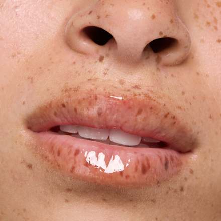 hydra kiss LIP OIL ulje za usne - 05 Midnight Mystery  essence