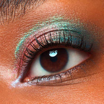 Očné tiene Space Glam Chrome - 050 Cosmic Coral CATRICE