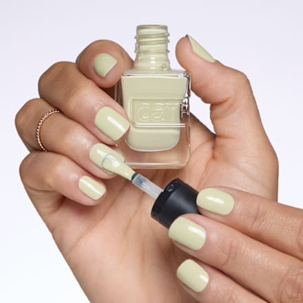 Lak na nechty Gel Affair - 032 Drunk On Pistachio CATRICE