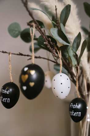 Kunstoffeier zum Aufhängen, schwarz-weiß-gold keine Marke