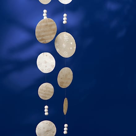 Girlande, Schneeflockenmuster & Holzperlen, beige-weiß BOLTZE