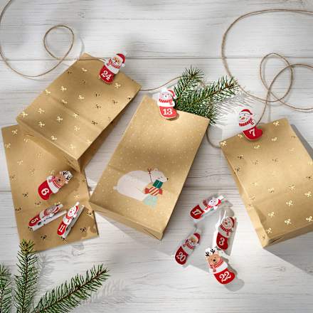 Adventskalenderklammern mit Kordel, Figuren in Socken BOLTZE