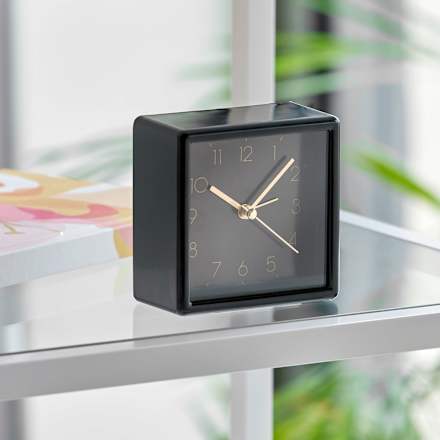 Uhr quadratisch, schwarz/gold (9,3x9,3x4,5cm) BOLTZE