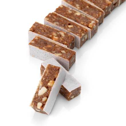 Bio gyümölcsszelet datolyával, mogyoróval és diófélékkel dmBio