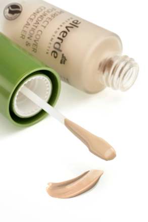 PERFECT COVER tečni puder i korektor - 05 Porcelain alverde NATURKOSMETIK