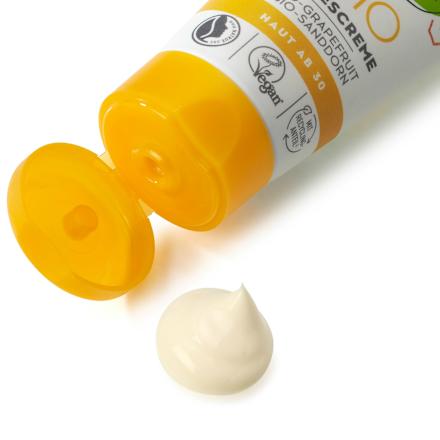 Dnevna krema s koencimom Q10 iz bio grenivke in bio rakitovca alverde NATURKOSMETIK