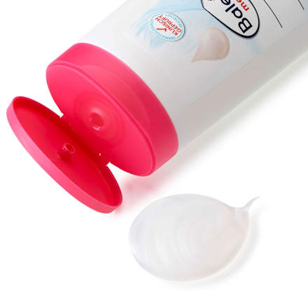 Gel za tuširanje i šampon za kosu 2u1 – 5 % urea Balea med