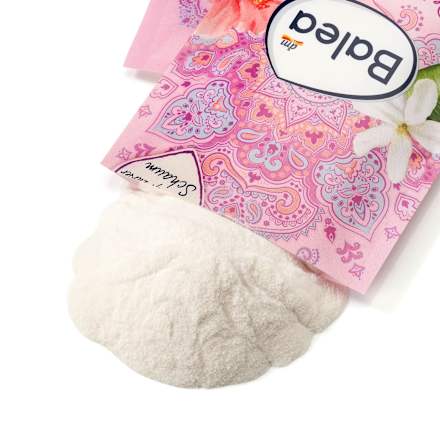 Kupka u prahu sa mirisom cveta tiare i hibiskusa Balea