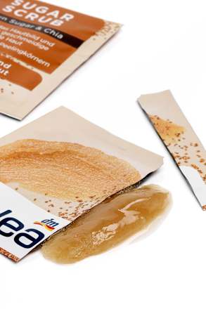 Peeling z brązowego cukru z ekstraktem z nasion chia Balea