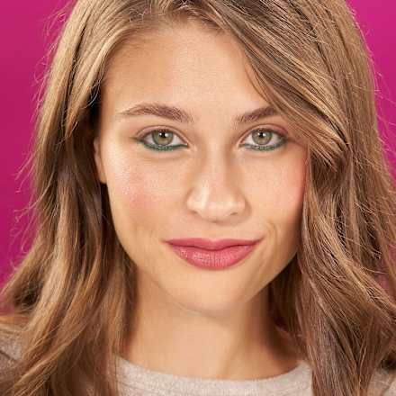 Kajal Clean & Precise 303 Green trend !t up