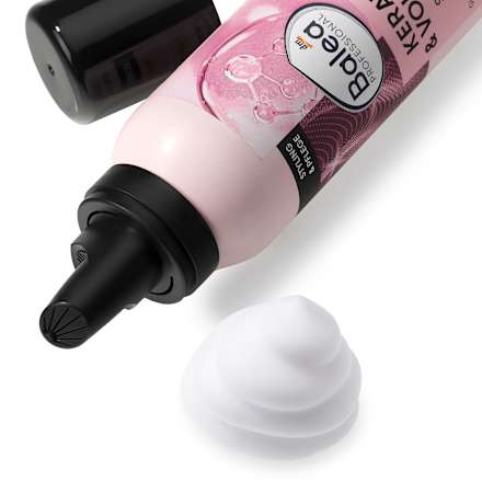 Pianka utrwalająca fryzurę Keratin & Volumen Balea PROFESSIONAL